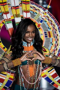 Leomie+Anderson+2017+Victoria+Secret+Fashion+zT7edW2wvS7x.jpg