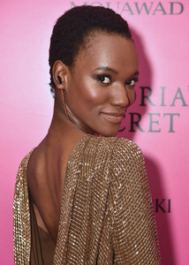 Herieth+Paul+2017+Victoria+Secret+Fashion+SDvs4Fzi1QQx.jpg