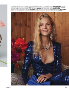 Vogue 12 2017-page-002.jpg