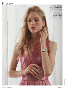 Vogue 12 2017-page-003.jpg