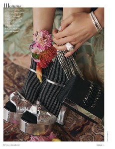 Vogue 12 2017-page-005.jpg