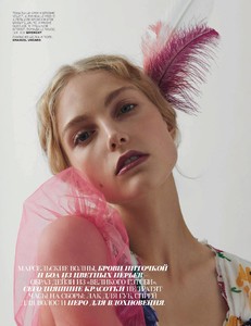 Vogue 12 2017-page-017.jpg