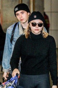 Chloe-Moretz and-Brooklyn-Beckham-at-JFK-Airport--02.jpg