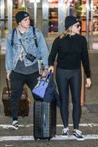 Chloe-Moretz and-Brooklyn-Beckham-at-JFK-Airport--05.jpg