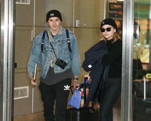 Chloe-Moretz and-Brooklyn-Beckham-at-JFK-Airport--06.jpg