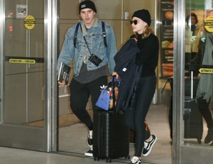 Chloe-Moretz and-Brooklyn-Beckham-at-JFK-Airport--16.jpg