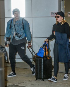 Chloe-Moretz and-Brooklyn-Beckham-at-JFK-Airport--17.jpg
