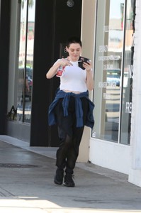 Rose-McGowan out-in-Los-Angeles--02.jpg