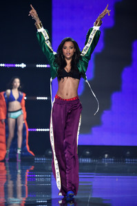 Lameka+Fox+2017+Victoria+Secret+Fashion+Show+v6gg3udzNyBx.jpg