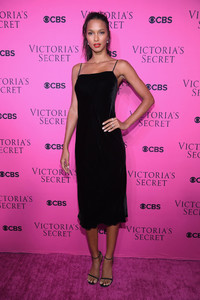 5a1ee78fa7fce_LaisRibeiroVictoriaSecretAngelsGatherDuLa3s4gROXx.thumb.jpg.5d646437d15657e7a306fc9b05573549.jpg