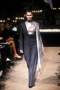 6_alexander-mcqueen-fw-1996-7_html.thumb.JPEG.8dcf624fee4a0c121efb5ede3ef02de8.JPEG