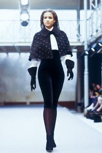 6_azzedine-alaia-fw-1989-7_html.thumb.JPEG.41cece9ea69b20eb8227c8264a25e834.JPEG