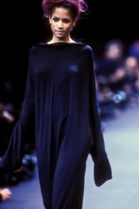 6_comme-des-garcons-fw-1992-2_html.thumb.JPEG.bad6028a52c672bc9c25b1f61093706a.JPEG