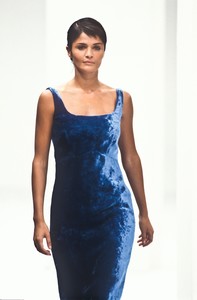 6_dolce-gabbana-fw-1994-7_html.thumb.JPEG.05b70f1de18231cff0a88e2e2b9eab98.JPEG