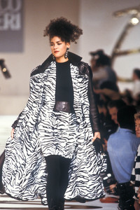 6_enrico-coveri-fw-1988-3_html.thumb.JPEG.74410849ae1a092f6866eb7e93b81c63.JPEG