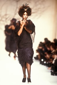 6_karl-lagerfeld-fw-1988-7_html.thumb.JPEG.c781a612d11084bf82edf6aeb8ed3ac1.JPEG