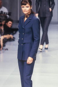 6_salvatore-ferragamo-fw-1996-7_html.thumb.JPEG.c1f6905de595bee8daafcb13528ab5a3.JPEG