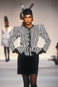 6_ysl-ss-1988-7_html.thumb.JPEG.eea74d9cc32b59820fb890df4339ad29.JPEG