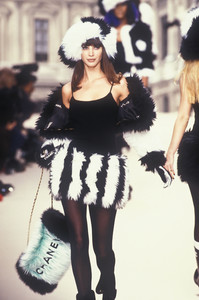 7_chanel-fw-1994-21_html.thumb.JPEG.4649d907ea5d3a04bd0b7db296a732f6.JPEG