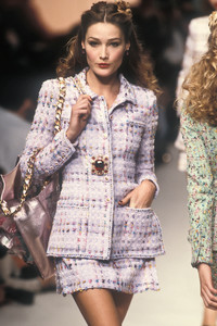 7_chanel-ss-1995-23_html.thumb.JPEG.69dc9d5ed88b60c26c9b71377e42b95f.JPEG