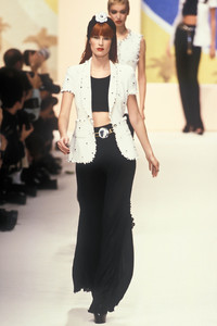 7_chanel-ss-1995-38_html.thumb.JPEG.e81c50f91eb23fdf3bd71fc785a27b2e.JPEG