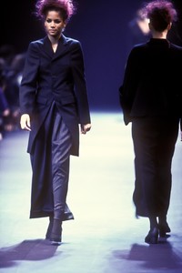 7_comme-des-garcons-fw-1992-3_html.thumb.JPEG.5c768f286ec6c31871716632ae6e2da1.JPEG
