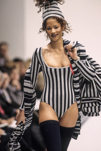 7_gaetano-navarra-fw-1993-8_html.thumb.JPEG.023c3878cf002804e945058d2e1b50fd.JPEG