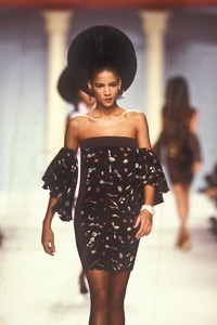 7_karl-lagerfeld-ss-1988-8_html.thumb.JPEG.6547926e8a68de25165b4968f5bb3e24.JPEG