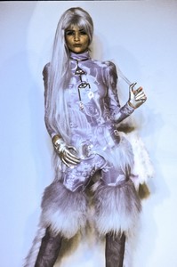7_thierry-mugler-fw-1991-23_html.thumb.JPEG.ecc9d68ca487b0e9ca3a565a24be1273.JPEG