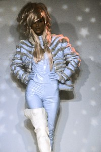 7_thierry-mugler-fw-1991-8_html.thumb.JPEG.28a5d8f701a07ec5e713eed437e8e126.JPEG