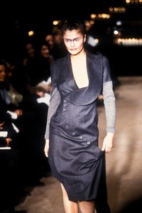 8_alexander-mcqueen-fw-1996-9_html.thumb.JPEG.ab9c73a4f8fce7cf4a12f593ed137e77.JPEG
