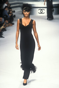 8_chanel-hc-fw-1995-9_html.thumb.JPEG.3d030248f4e1aea9fbd3e0be4c3f6470.JPEG