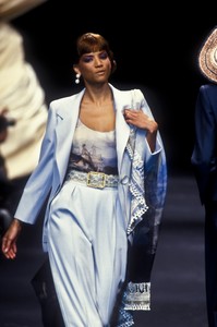 8_christian-dior-hc-ss-1994-9_html.thumb.JPEG.dc21bed8007e5d93a6181de34575d8a3.JPEG