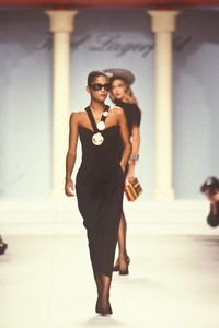 8_karl-lagerfeld-ss-1988-9_html.thumb.JPEG.ecfbba31e9a29ebd80f3cd7663a72465.JPEG