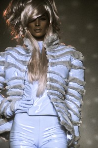 8_thierry-mugler-fw-1991-9_html.thumb.JPEG.d201fc144ac48b54b6eb91eb75d17df5.JPEG