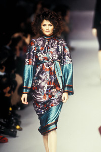 9_chloe-fw-1995-10_html.thumb.JPEG.b57c03a9cc3bd7537cb90e4a3d5a8a14.JPEG