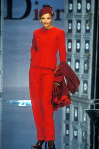 9_christian-dior-hc-fw-1996-10_html.thumb.JPEG.358283df9136a5d5d551ccca7714652d.JPEG