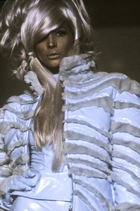 9_thierry-mugler-fw-1991-10_html.thumb.JPEG.256617ac58953a322d60732b4fb1c37a.JPEG