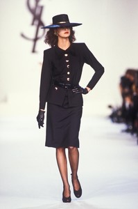 9_ysl-ss-1987-3_html.thumb.JPEG.bf2ddd09c00f08a81e2d4a98965f831f.JPEG