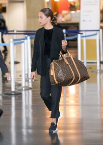 Alicia-Vikander--Arriving-at-JFK-Airport--01.thumb.jpg.c35dc0e6d5c6ec8df59bf5190a10575b.jpg