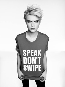 Cara-Delevingne-Armani-Exhange-T-Shirt-Campaign02.thumb.jpg.1958517e4b9bb2c37b11f7ccefe315a5.jpg