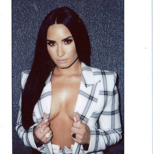 CelebsFlash.com_DL_Polaroids__1_.jpg