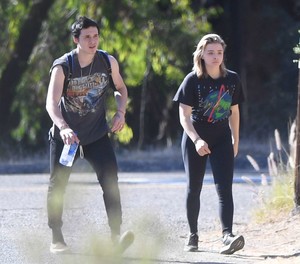 Chloe-Moretz-and-Brooklyn-Beckham-Out-on-a-hike--04.jpg