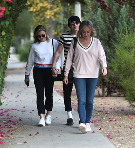 Chloe-Moretz-with-her-mom-and-Brooklyn-Beckham-out-in-LA--35.jpg