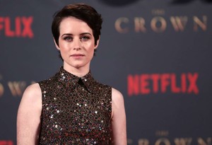 Claire-Foy_-The-Crown-season-2-premiere-in-London-17.jpg