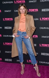 Constance-Jablonski_-I-Tonya-Premiere-in-New-York-City--07.jpg