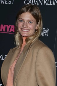 Constance-Jablonski_-I-Tonya-Premiere-in-New-York-City--18.jpg