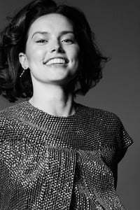 DAISY.RIDLEY_ELLE.UK_LIZ.COLLINS_08.thumb.jpg.1b8a557414d831dbdda5c0936ec1dfa9.jpg