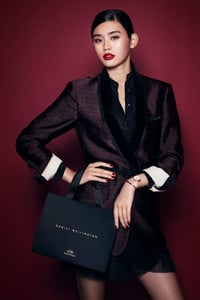 Daniel-Wellington-holiday-2017-ad-campaign-the-impression-07.thumb.jpg.1210648a0b8516163b0e325450beecee.jpg