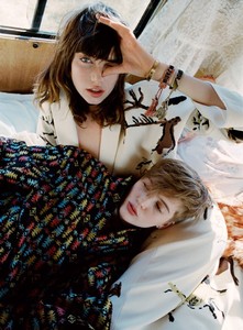 Dior-Magazine-Resort-2018-Fashion-Editorial08.thumb.jpg.1688fb38fa9b7897755bc24f41e9410c.jpg